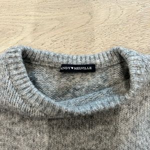 BRANDY MELVILLE GRAY SWEATER
